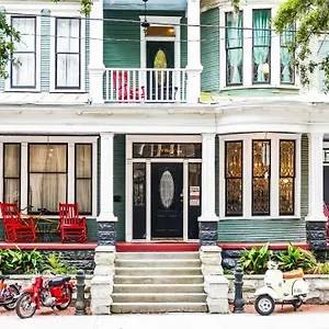 https://the-isetta-inn.top-hotels-in-savannah.com