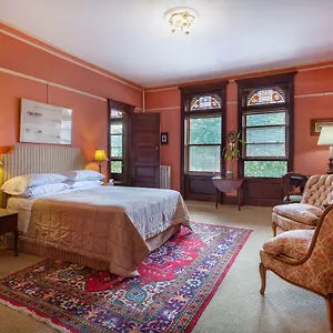 3* Guest house Manhattan Guest Suites